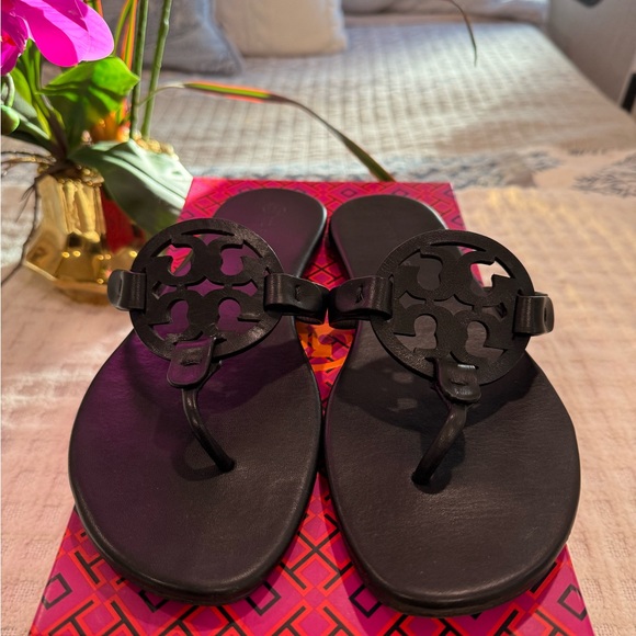 Tory Burch Iconic Soft Miller Sandal in Perfect Black size 8 - EUC! - Picture 8 of 9